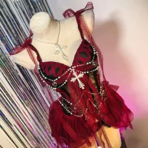 Robe gothique cyberpunk rock goth tendance pour femmes, style années 2000, dentelle croisée, emo, éco-responsable, grunge alternatif, e-girls, Harajuku.