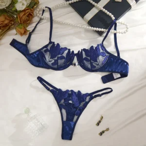 Ensemble de lingerie en dentelle brodée de fleurs bleues, style français, soutien-gorge à bonnets en acier souples et sexy, idéal pour la Saint-Valentin (ZA824031).